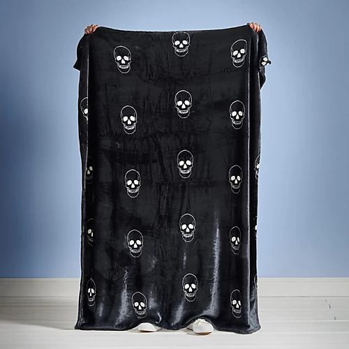 Catherine Lansfield Skulls Fleece Cosy Fleece 130x170cm Blanket Throw Grey 4 Catherine Lansfield Skulls Fleece Cosy Fleece 130x170cm Blanket Throw Grey - Image 2