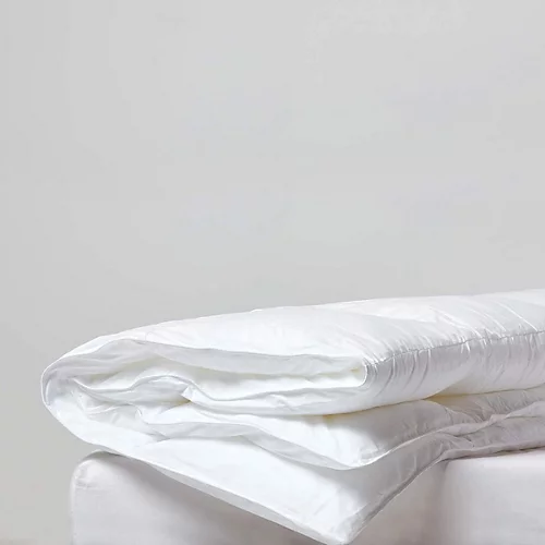 Homescapes Kids 4.5 Tog Super Microfibre Duvet 4 Homescapes Kids 4.5 Tog Super Microfibre Duvet - Image 2