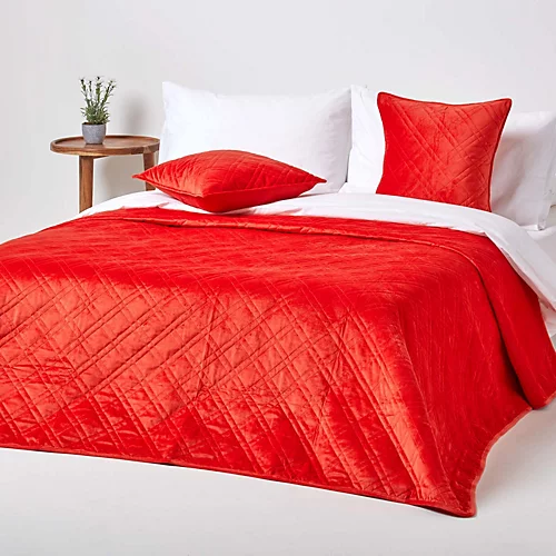 Homescapes Luxury Burnt Orange Quilted Velvet Bedspread Geometric Pattern 'Paragon Diamond' Throw, 200 X 200 Cm 3 Homescapes Luxury Burnt Orange Quilted Velvet Bedspread Geometric Pattern 'Paragon Diamond' Throw, 200 X 200 Cm